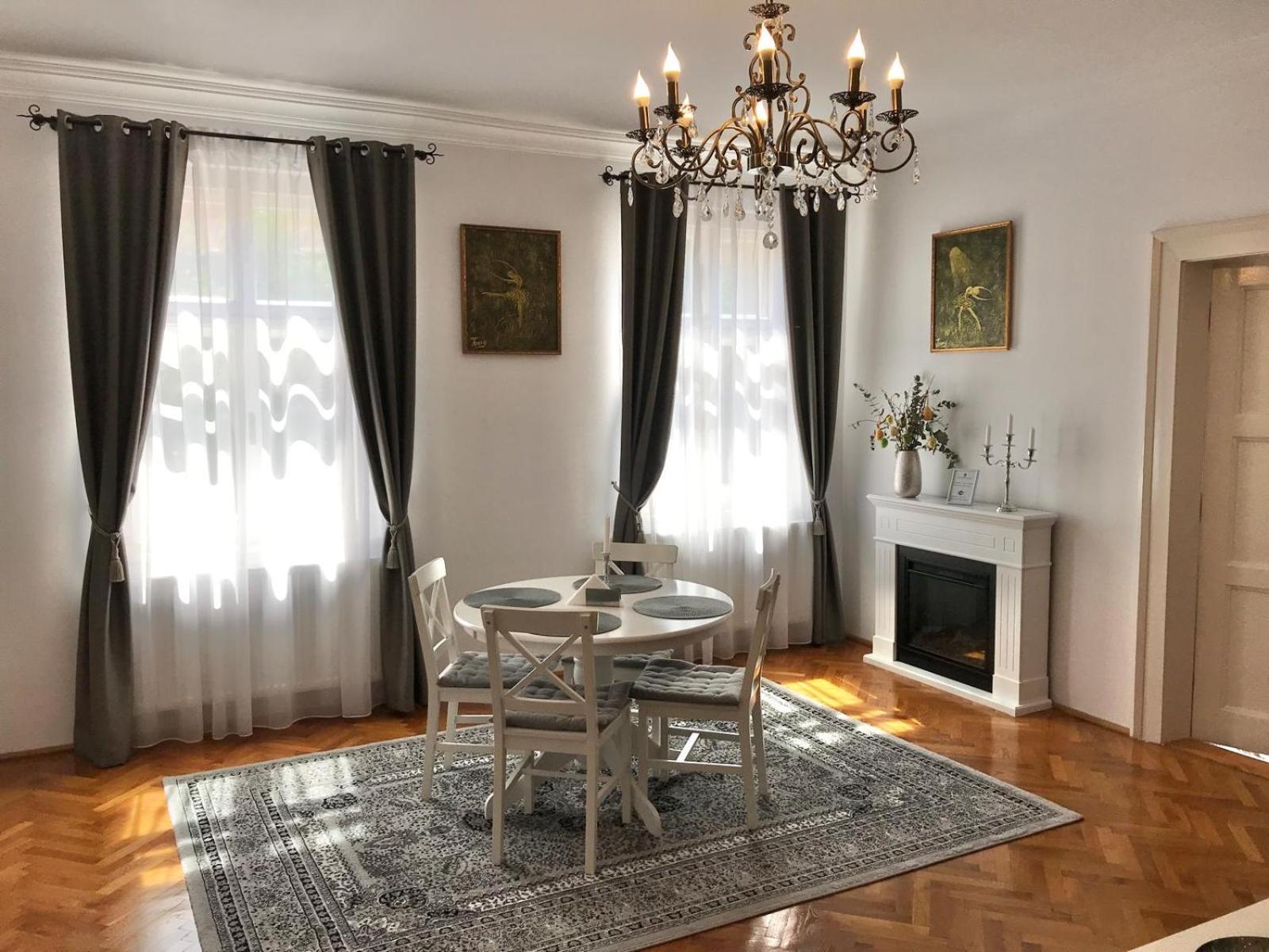 Residence Piata Armelor Sibiu Esterno foto