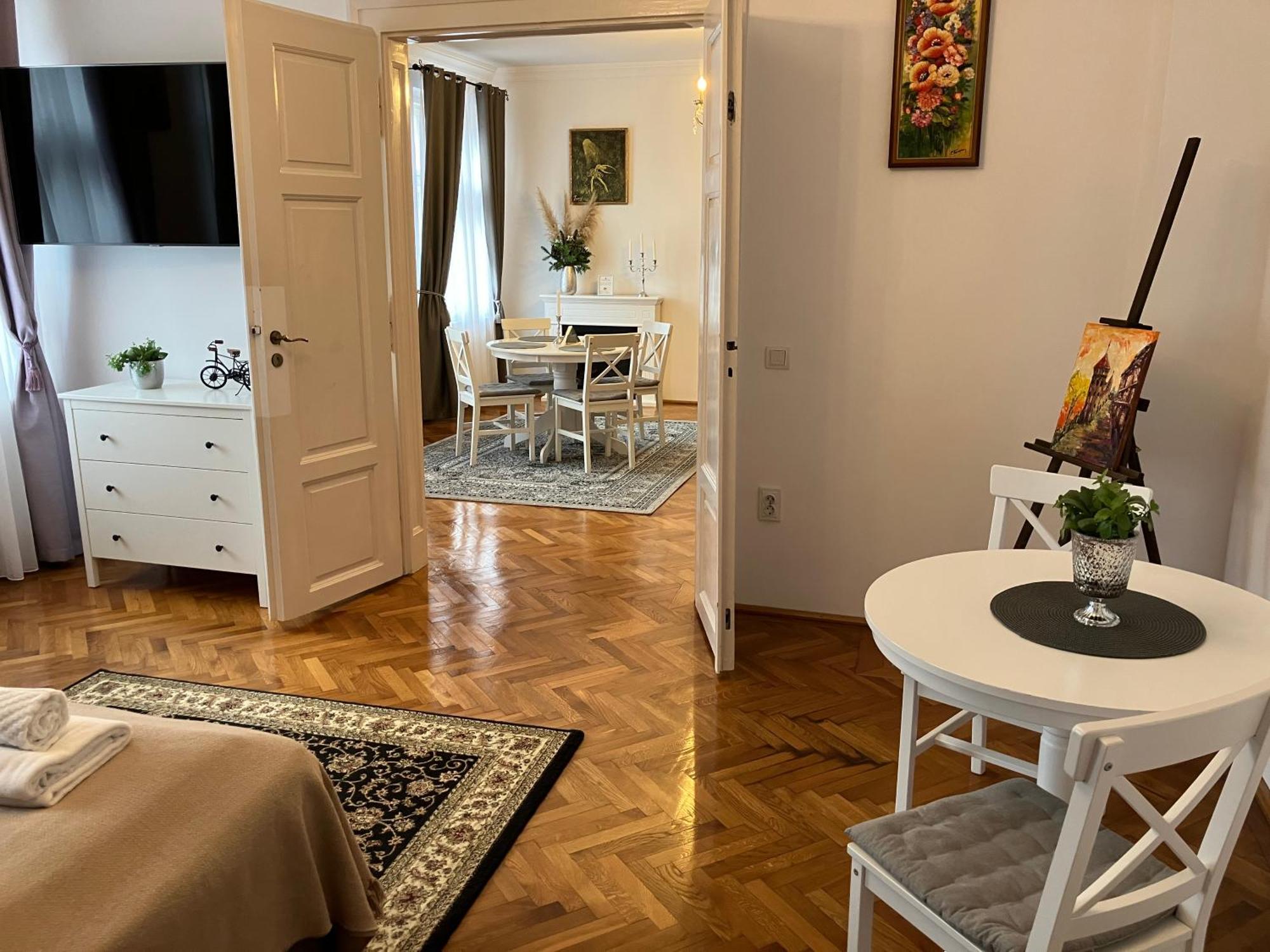 Residence Piata Armelor Sibiu Esterno foto