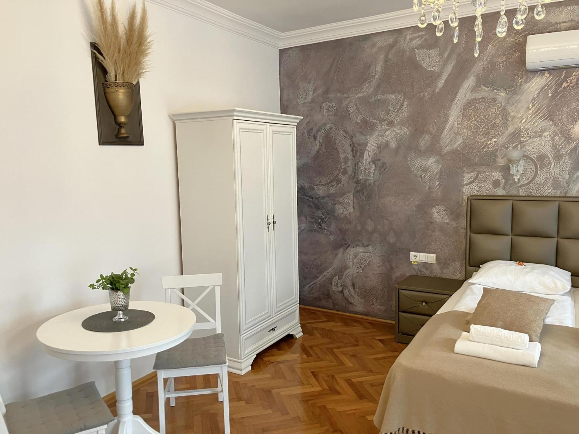 Residence Piata Armelor Sibiu Esterno foto
